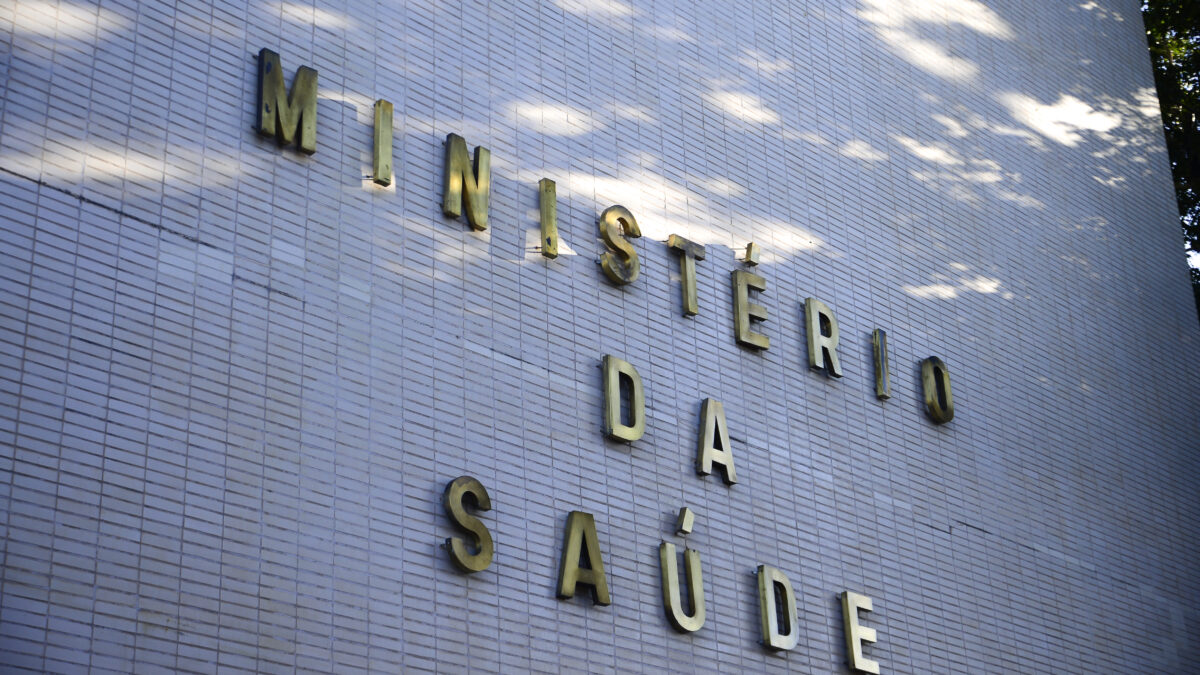 Ministério da Saúde anuncia compra antídotos para intoxicações por metanol no Brasil