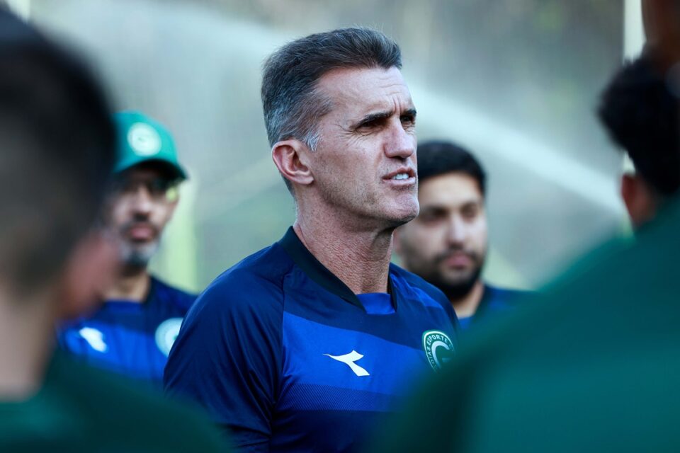 Vagner Mancini em treino do Goiás
