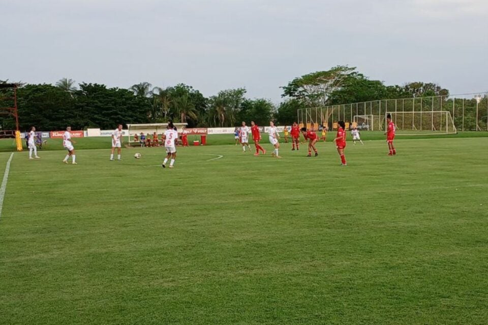 Partida entre Vila Nova e Anapolina do Campeonato Goiano Feminino