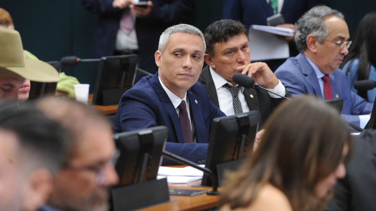 CCJ da Câmara susta ação penal do senador Vanderlan contra o deputado Gustavo Gayer