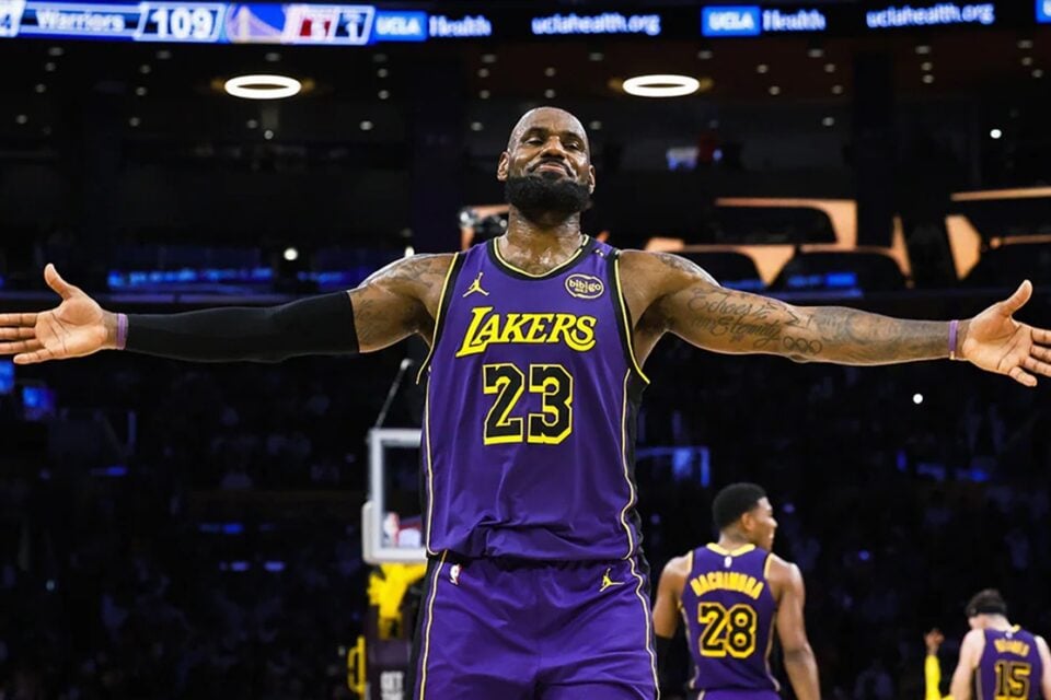 Lebron James em partida pelos Lakers