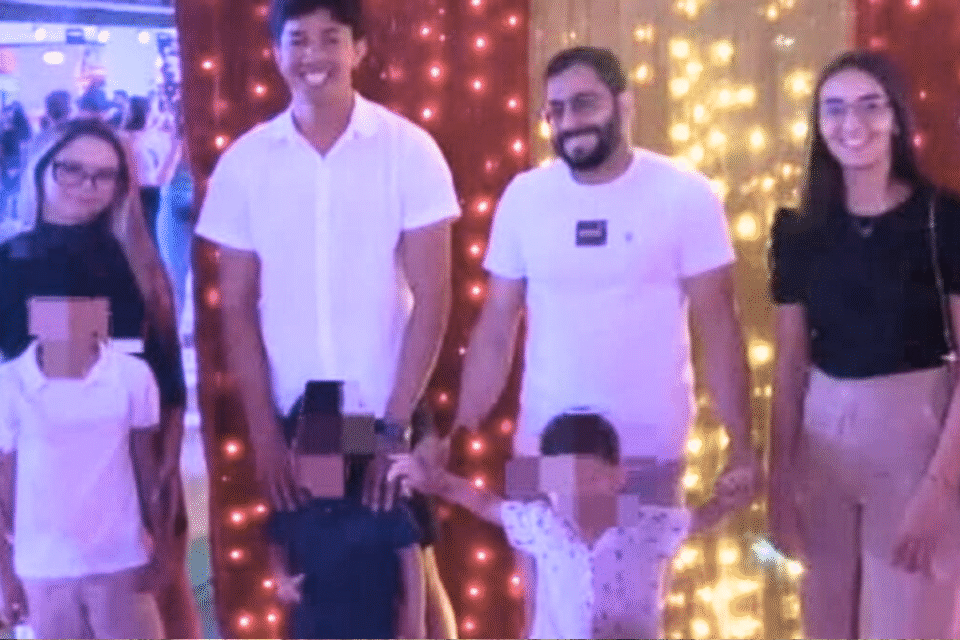 Famílias de bebês trocados com as crianças em primeiro passeio, em Goiânia, Goiás (Foto: Arquivo Pessoal/Yasmim Kessia)