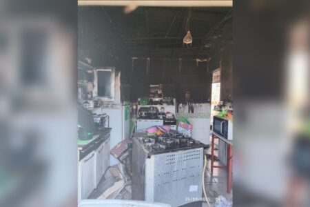 Mulher que perdeu tudo após ex-marido colocar fogo na casa que alugava em Trindade precisa de ajuda