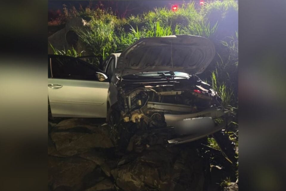 Imagem do carro no acidente