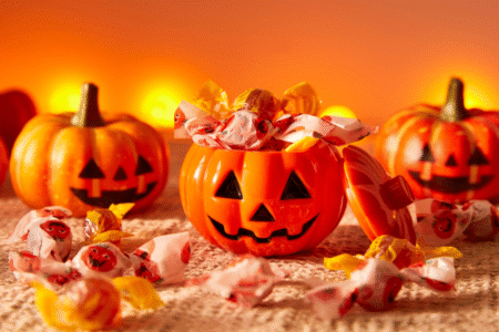 Imagem de doces e abóboras de halloween
