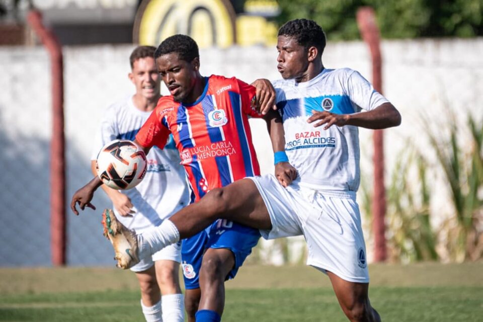 Jogo entre Assev e Itumbiara na Terceira Divisão