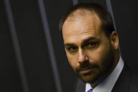 STF forma maioria por tornar Eduardo Bolsonaro réu por coação