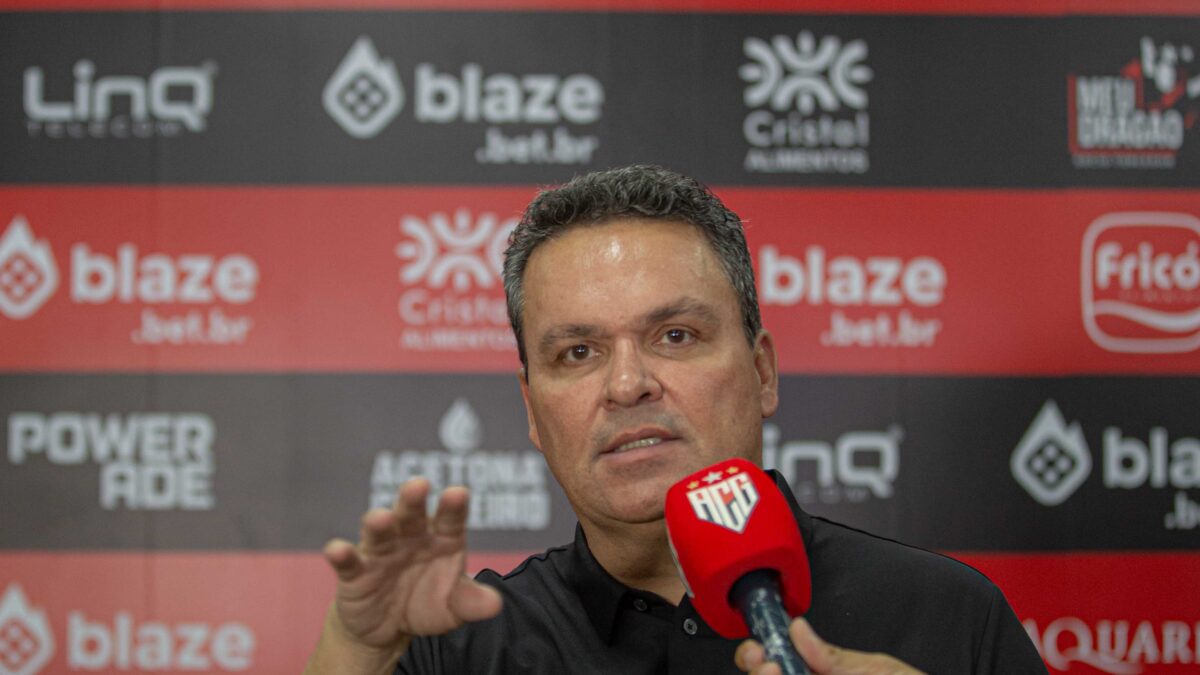 Adson Batista critica postura de equipe após nova derrota