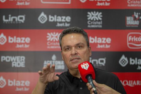 Adson Batista critica postura de equipe após nova derrota