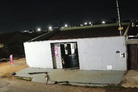 'Meu pai botou fogo na casa': vídeo flagra desespero de criança em Trindade