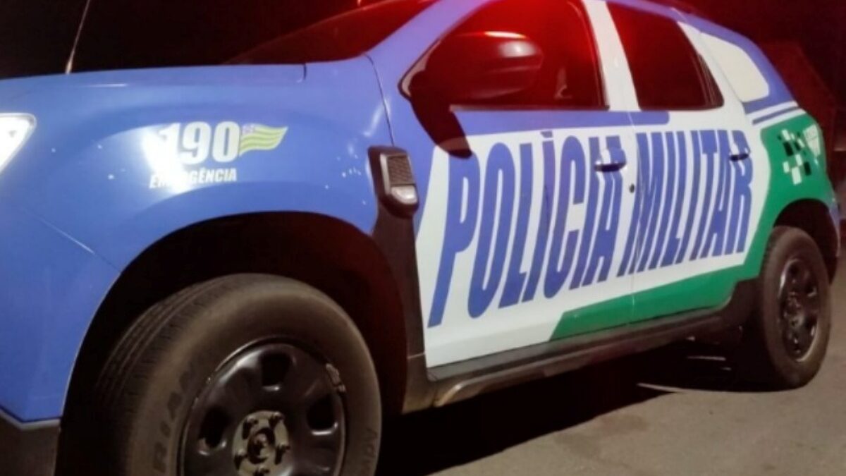Moradores agrediram o suspeito antes da chegada da polícia (Foto: PMGO)