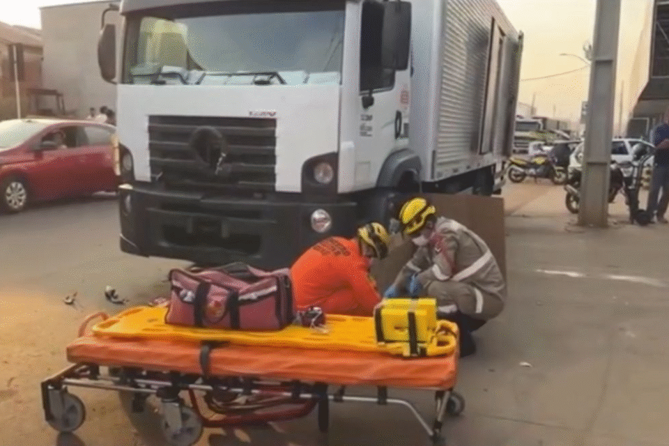 Motociclista morre após bater em caminhão estacionado em Nerópolis