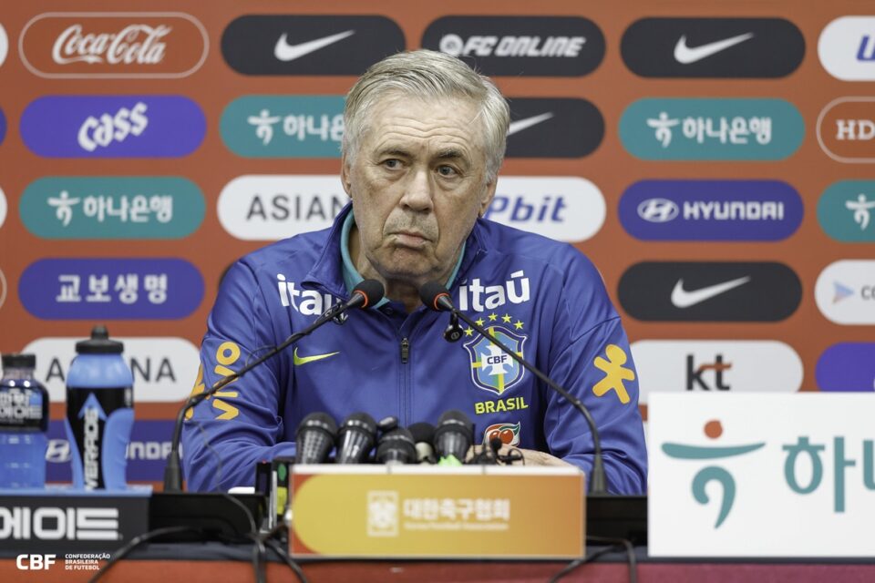 Carlo Ancelotti em coletiva na seleção brasileira
