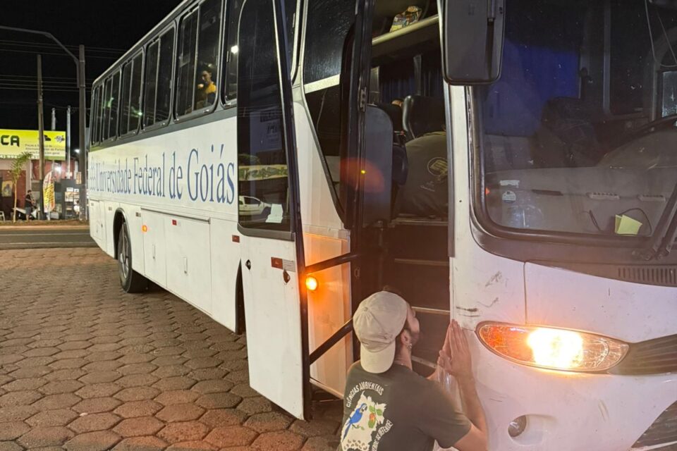 Imagem do ônibus que fez o resgate