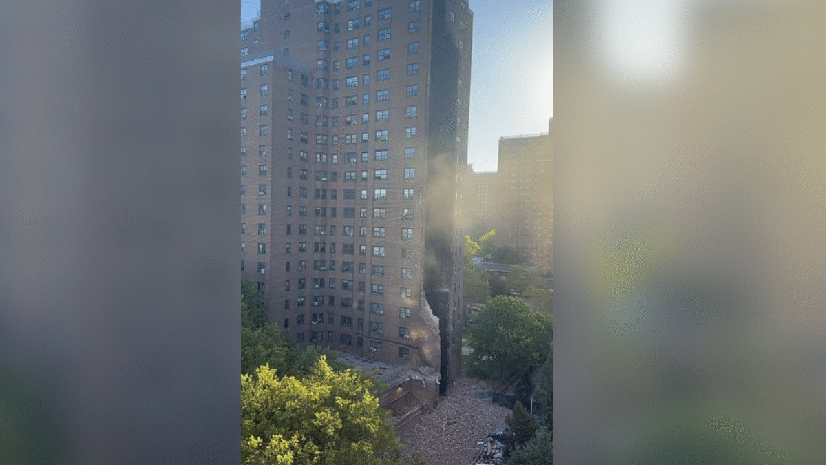 Explosão causada por vazamento de gás causa desabamento parcial de prédio em Nova York (Foto: Reprodução/X)