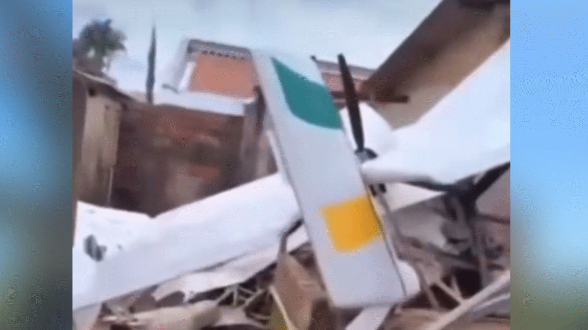 Avião cai no setor Santos Dumont, em Goiânia; vídeo