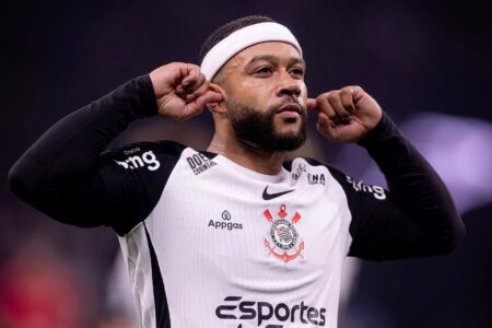 Memphis tem passaporte roubado e atrasa vooo para Holanda