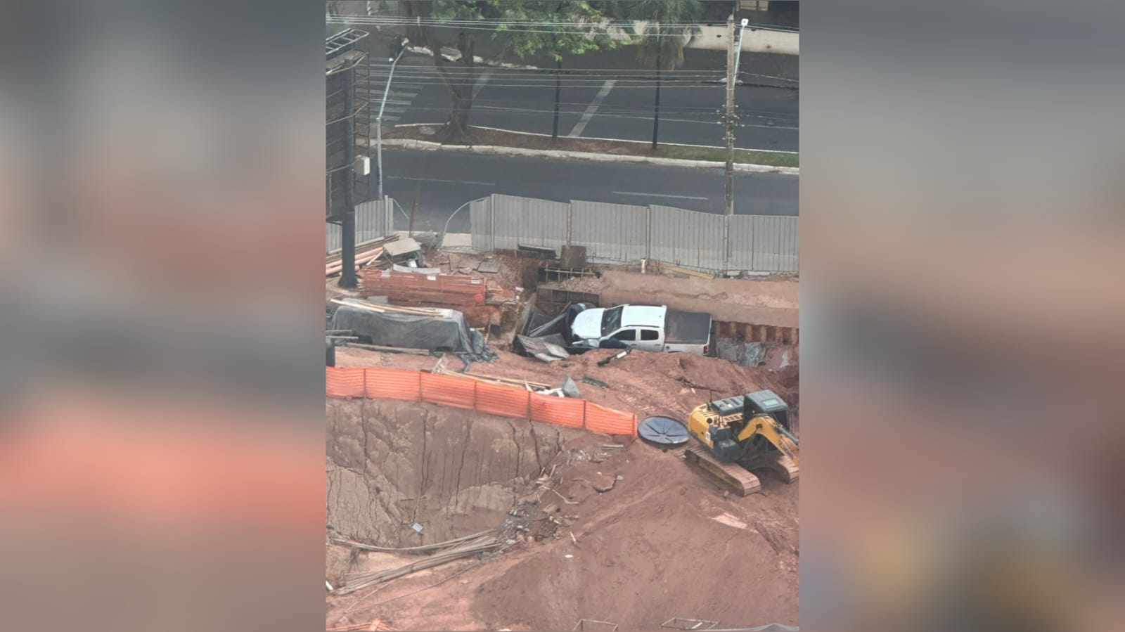 Imagem da caminhonete no local