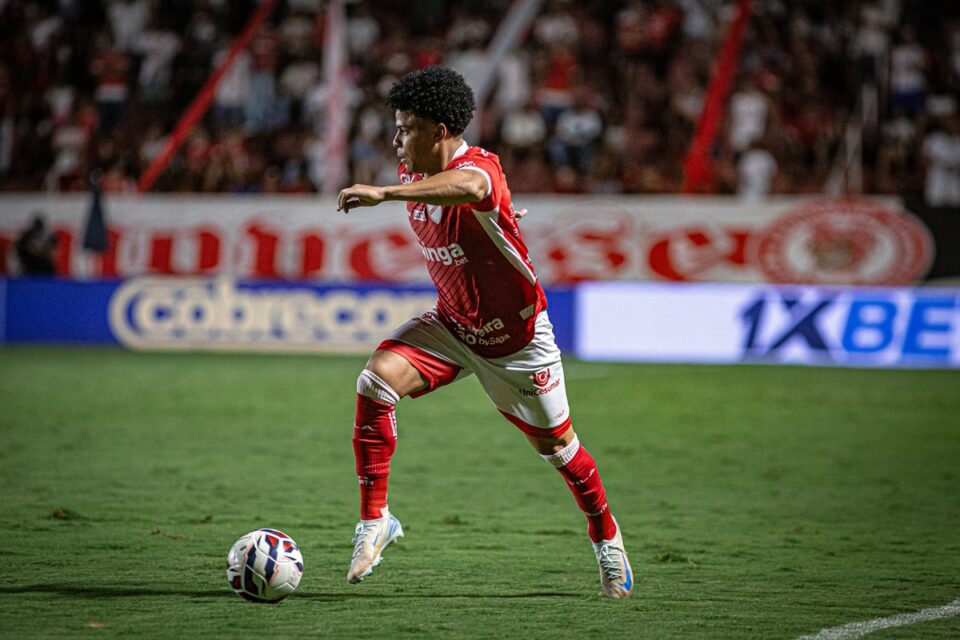 Emerson Urso em jogo pelo Vila Nova