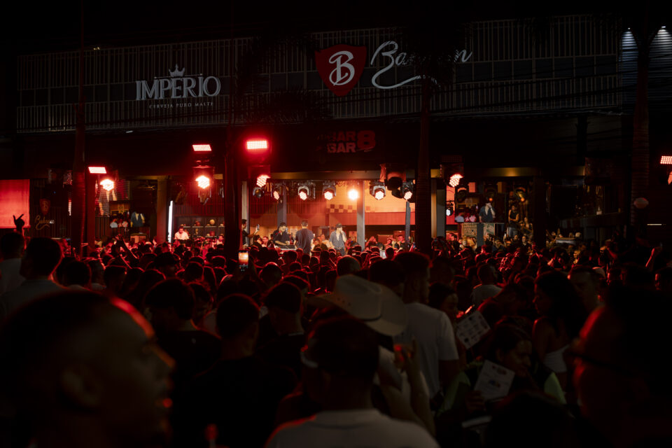 ea519c55 de bar em bar 31 Natanzinho Lima reúne duas mil pessoas em show do projeto “Bar em Bar” em Goiânia