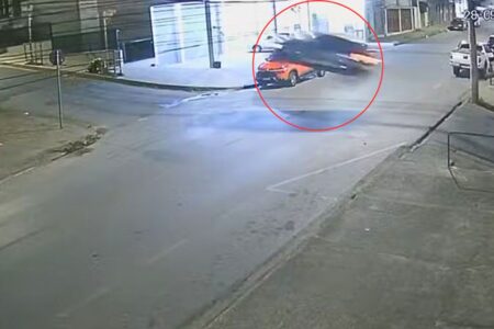 Carro e viatura 'voam' em perseguição no Barreiro, em BH; vídeo