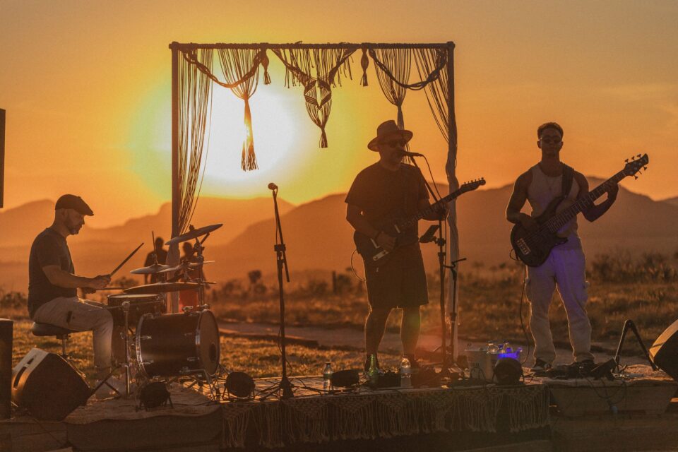 Chapada dos Veadeiros recebe festival que reúne gastronomia e música ao entardecer