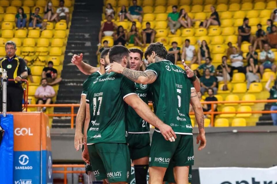 Time do Goiás Vôlei durante partida