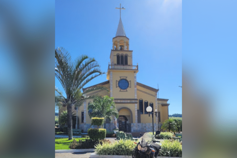 Policial Militar de folga impede que homem entre armado em igreja na cidade de Ouro Verde de Goiás (Foto: Reprodução)