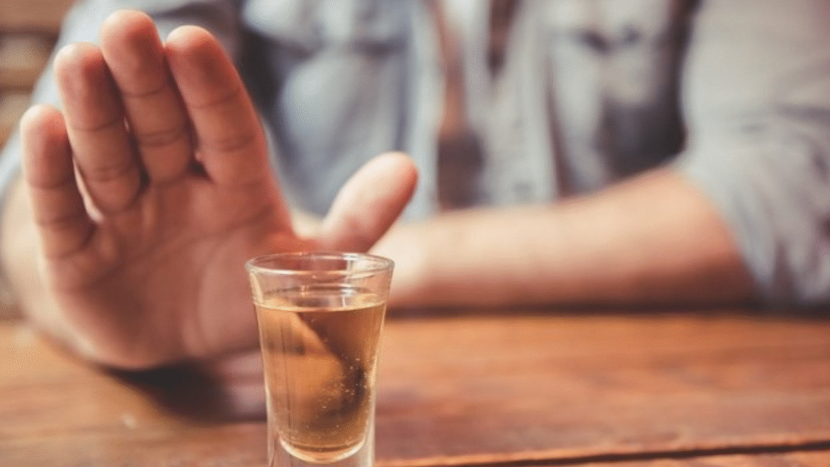 Mãe da jovem com suspeita de intoxicação por metanol afirma que a filha teve dores no abdómen (Foto: Divulgação)