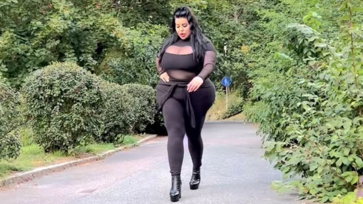 Modelo sueca que busca ter o ‘maior bumbum do mundo’ relata dificuldades no dia a dia após cinco cirurgias