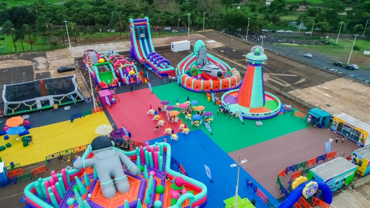 Parque com brinquedos infláveis gigantes chega a Grande Goiânia no Dia das Crianças