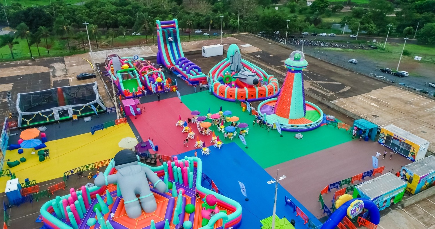 Parque com brinquedos infláveis gigantes chega a Grande Goiânia no Dia ...