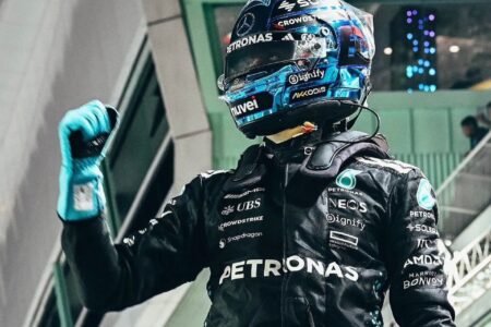 George Russell comemora o primeiro lugar no grid do GP de Singapura