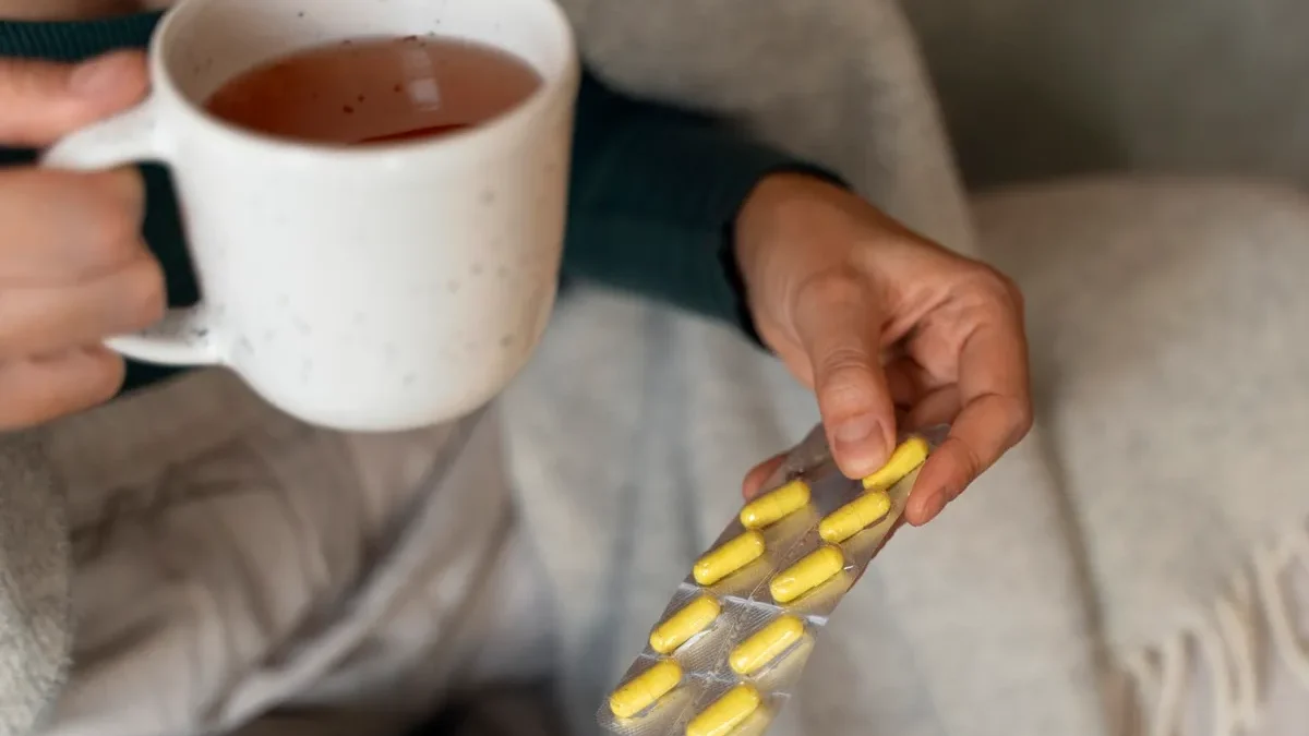 Quais medicamentos não podem ser misturados com café? Veja lista