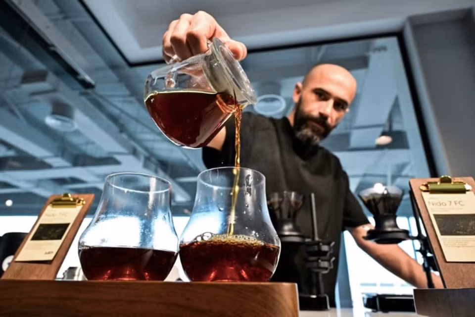 Café mais caro do mundo chega a Dubai e xícara é vendida por mais de R$ 5 mil