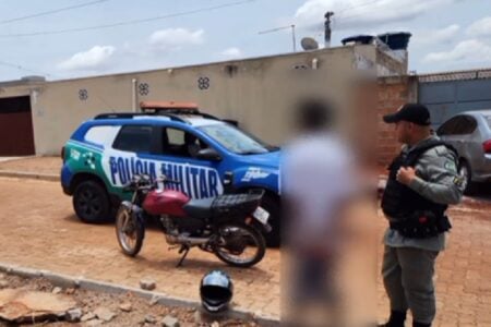 Adolescente de 12 anos que dirigia moto é preso com maconha em Cristalina