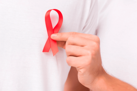 OMS parabeniza o Brasil pelo fim da transmissão vertical do HIV País é o primeiro da América do Sul a eliminar a transmissão vertical