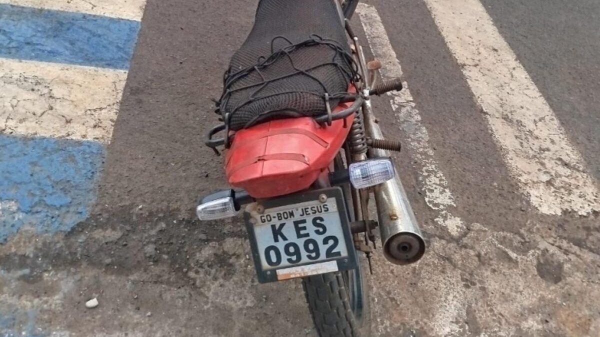 Motociclista é preso na contramão, bêbado e com placa falsa em Rio Verde