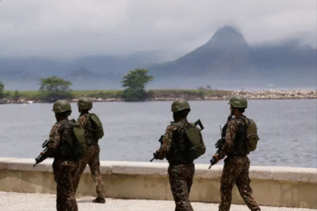 Quase 60% são a favor de colocar o Exército nas ruas do Rio de Janeiro, diz pesquisa (Foto: Agência Brasil)