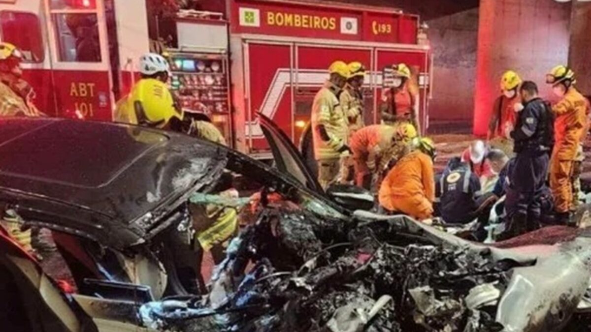 Policial de Goiás morre em acidente de carro no Distrito Federal DF Mercedes de Fernando Jansen Silva colidiu com pilar de sustentação viaduto