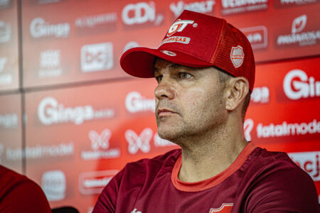 Louzer lamenta resultado e foca em terminar melhor a Série B