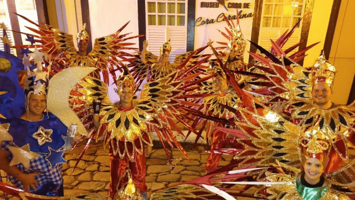 Imagem de uma apresentação de carnaval
