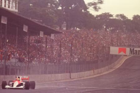 Ayrton Senna em sua primeira vitória no GP de São Paulo