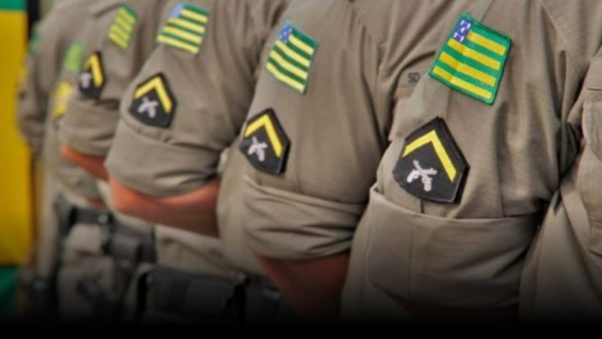 Imagem mostra policiais goianos em formação