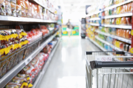 Imagem de prateleiras de supermercado
