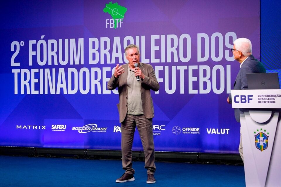 Ancelotti durante Fórum Brasileiro dos Treinadores