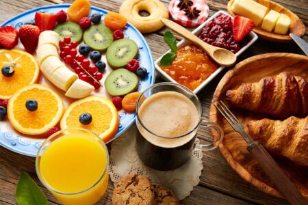 Especialistas explicam quais escolhas matinais podem prejudicar a saúde Quais os piores alimentos para o café da manhã? Veja o que evitar