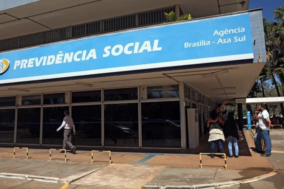 Prazo para contestar descontos indevidos do INSS ​termina dia 14 Adesão ao acordo de ressarcimento continua disponível após a data