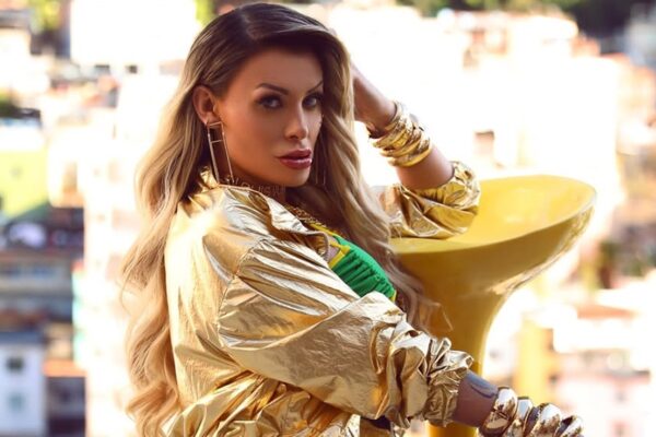 Andressa Urach aposta no funk ostentação e fala sobre fé em fase como MC Ímola fé em Deus quando estou cantando proibidão ex-Igreja Universal
