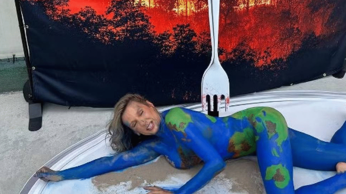 Luisa Mell se pinta de planeta Terra em protesto contra a cúpula da COP30 (Foto: Instagram)